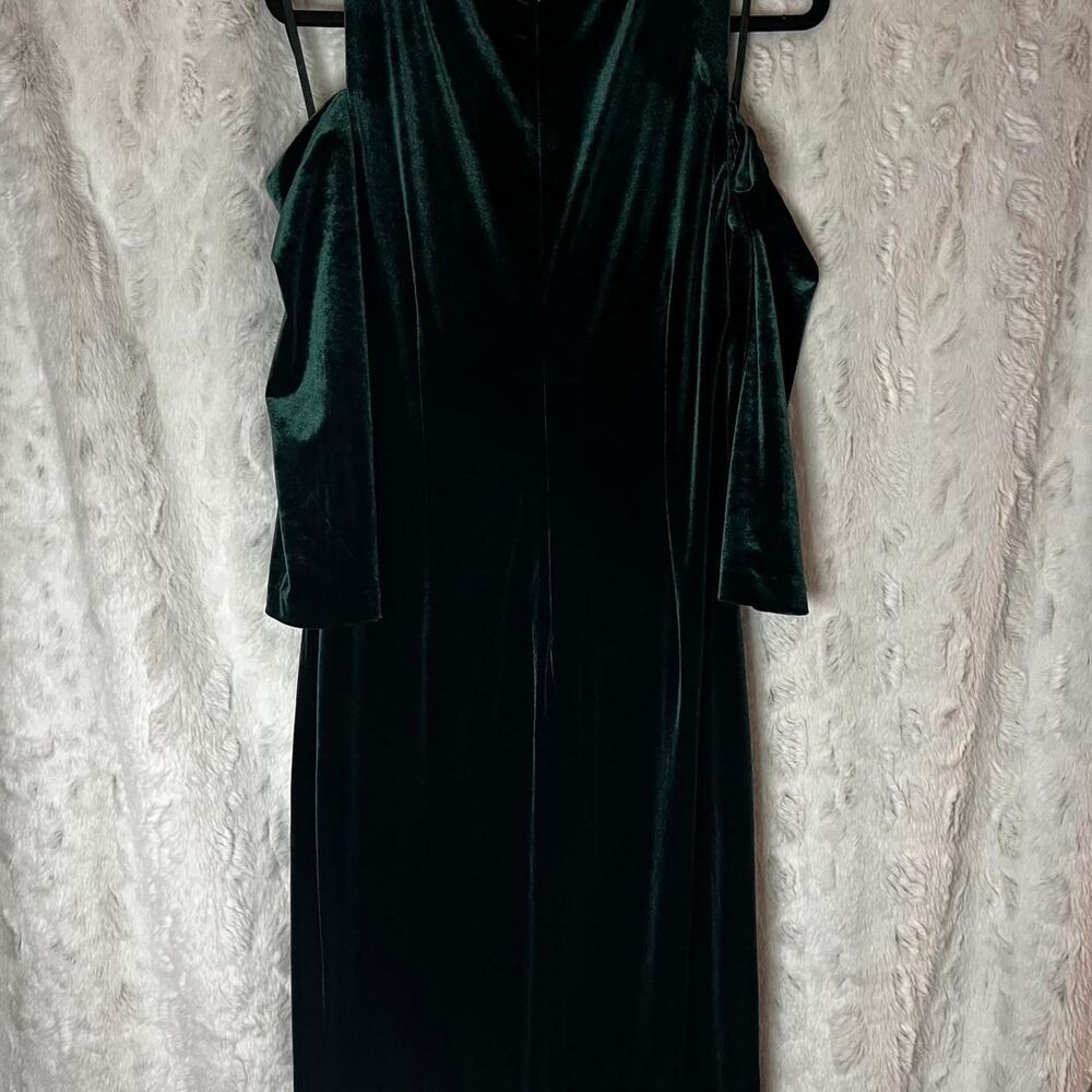 ELIZA J SIZE 16 green velvet dress with cut out straps and sleeves - Picture 2 of 8